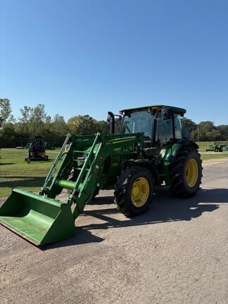 Image of John Deere 5090M equipment image 1