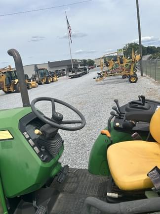 Image of John Deere 5100E equipment image 4
