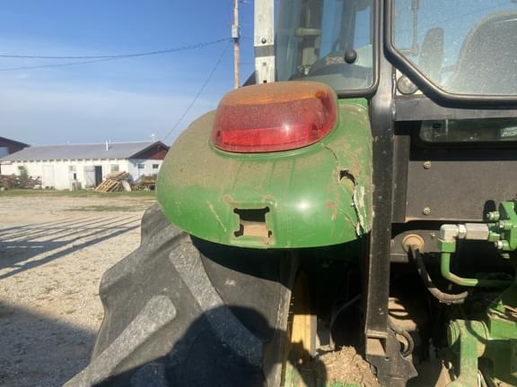 Image of John Deere 5100E equipment image 3