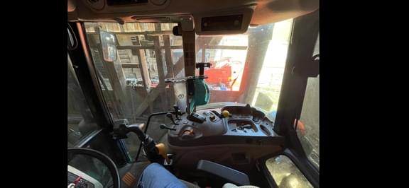 Image of John Deere 5100M equipment image 3