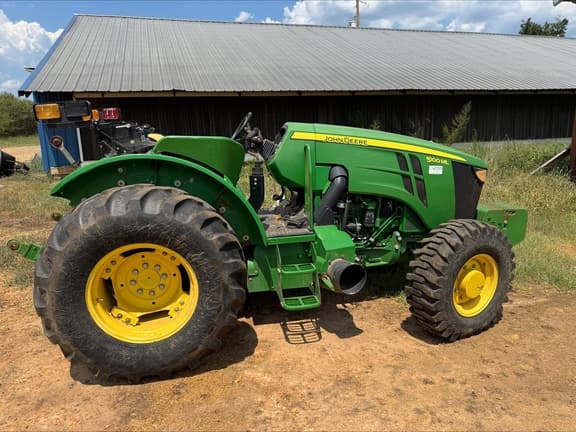 Image of John Deere 5100M equipment image 3