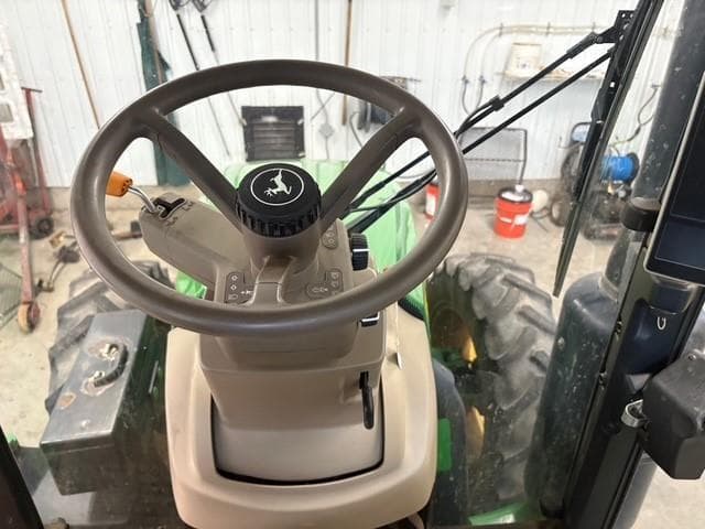 Image of John Deere 5115R equipment image 4