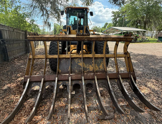 Image of John Deere 524L equipment image 4