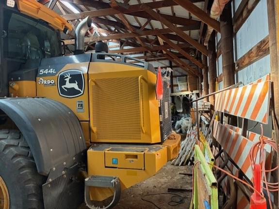 Image of John Deere 544L equipment image 1
