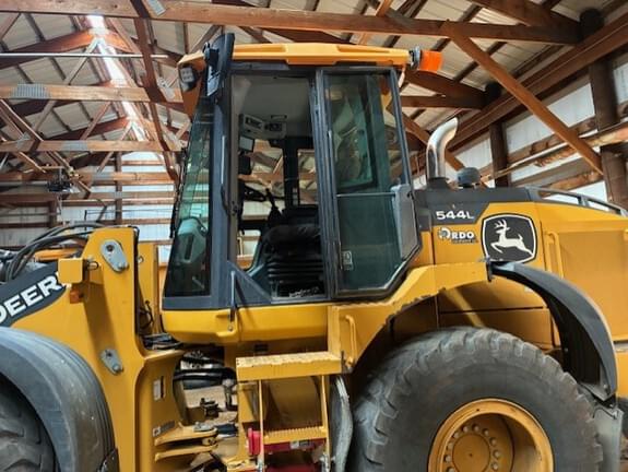 Image of John Deere 544L equipment image 2