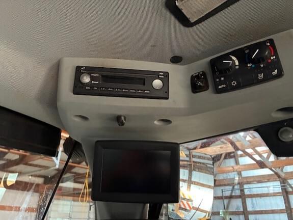 Image of John Deere 544L equipment image 4