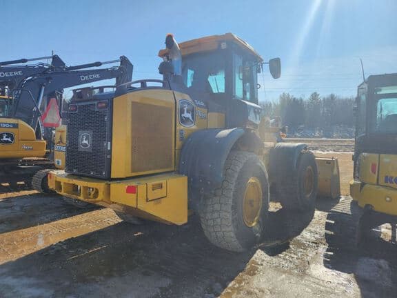 Image of John Deere 544L equipment image 4
