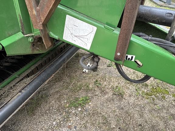 Image of John Deere 560M equipment image 1