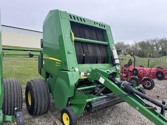 Image of John Deere 560R Primary image