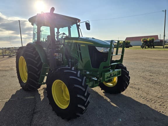 Image of John Deere 6135E equipment image 4