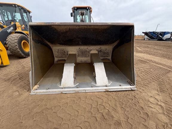 Image of John Deere 624L equipment image 2