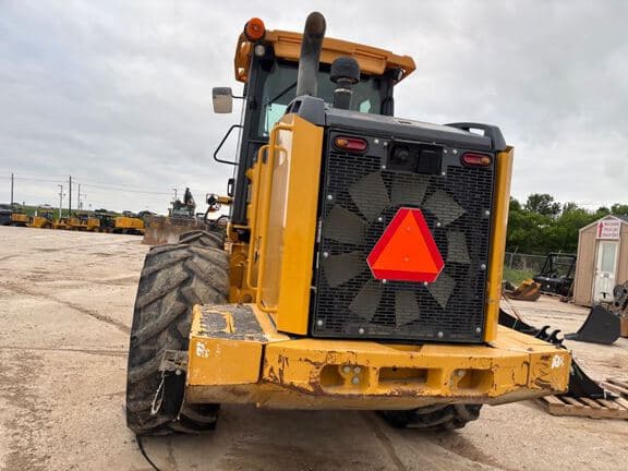 Image of John Deere 624L equipment image 4