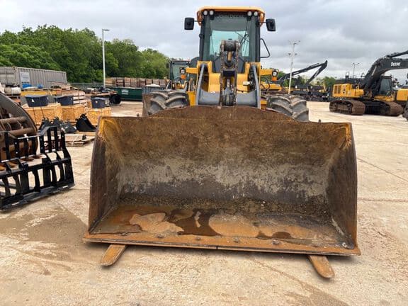Image of John Deere 624L equipment image 1