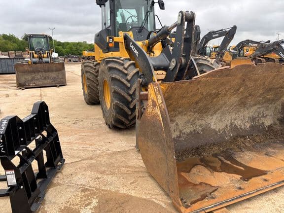 Image of John Deere 624L equipment image 2