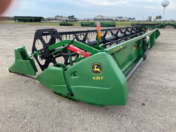Image of John Deere 635F equipment image 2