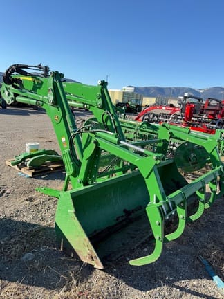 2019 John Deere 640R Equipment Image0