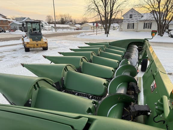 Image of John Deere 708C equipment image 2
