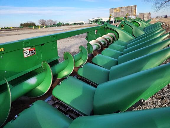 Image of John Deere 708C equipment image 4