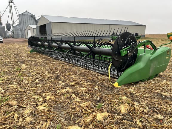2019 John Deere 735FD Equipment Image0