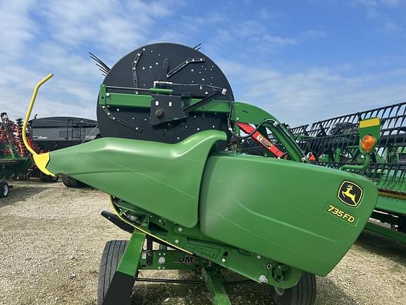 Image of John Deere 735FD equipment image 3
