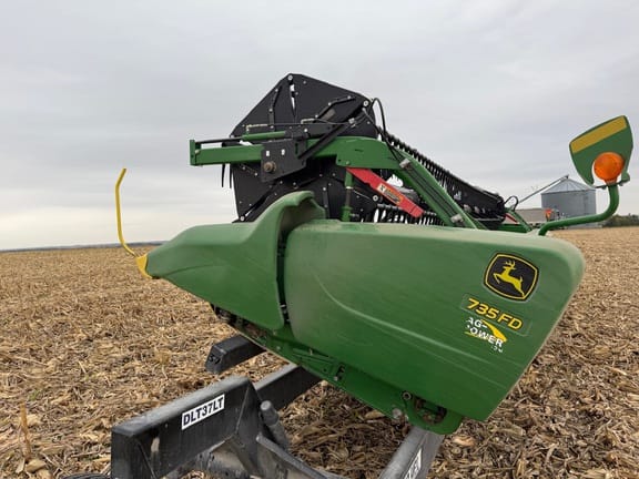 2019 John Deere 735FD Equipment Image0