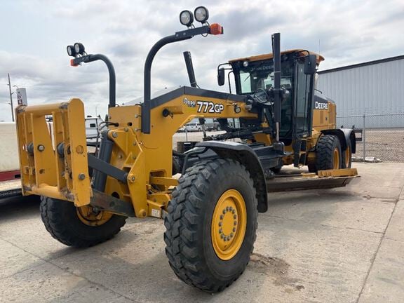 2019 John Deere 772G Equipment Image0