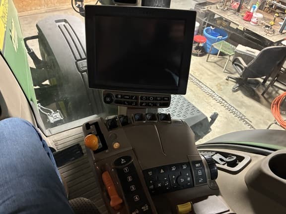 Image of John Deere 8245R equipment image 3