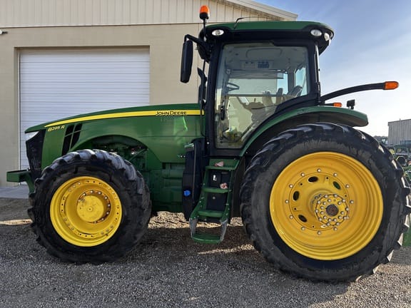 2019 John Deere 8295R Equipment Image0