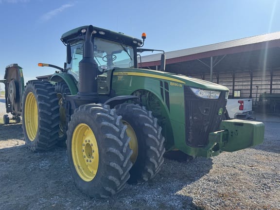 2019 John Deere 8320R Equipment Image0