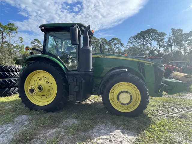 Image of John Deere 8320R equipment image 1