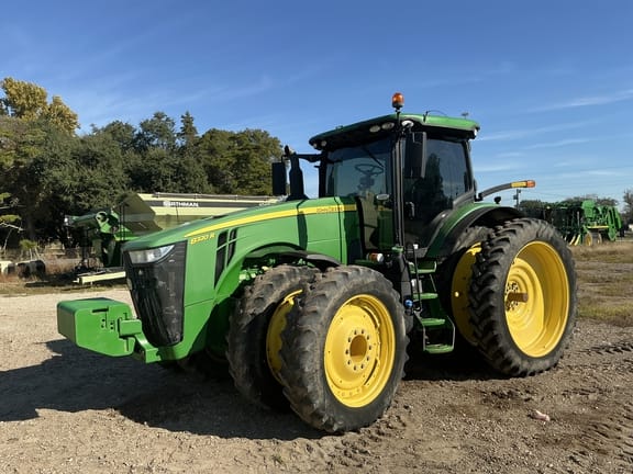 2019 John Deere 8320R Equipment Image0