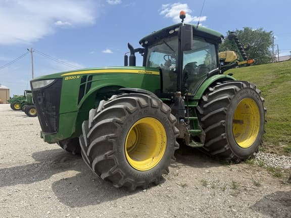 Image of John Deere 8320R equipment image 1