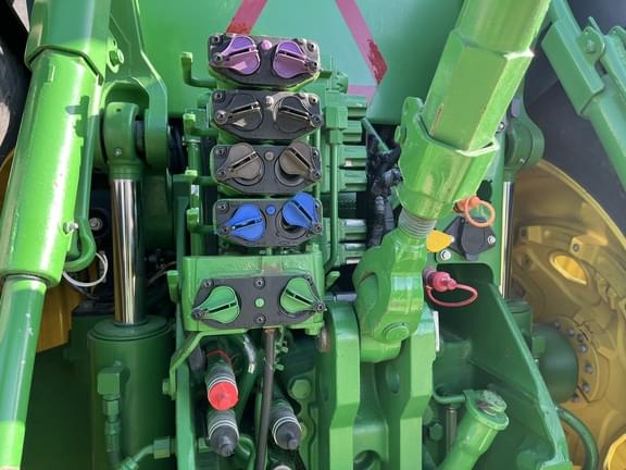 Image of John Deere 8320R equipment image 4