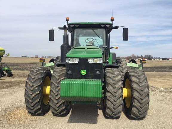 Image of John Deere 8370R equipment image 1