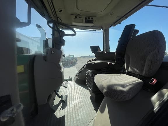 Image of John Deere 8370R equipment image 3