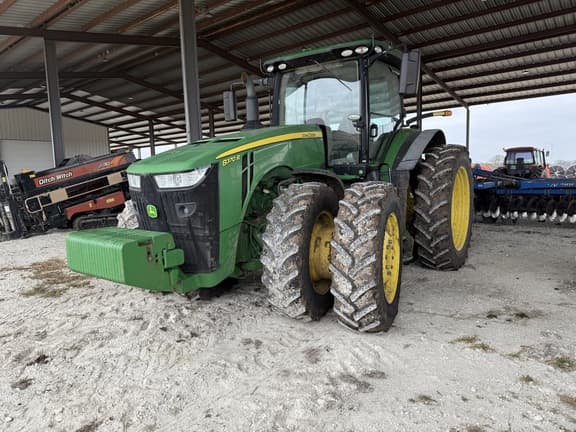 Image of John Deere 8370R equipment image 2