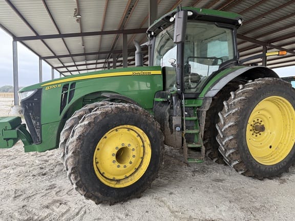 2019 John Deere 8370R Equipment Image0