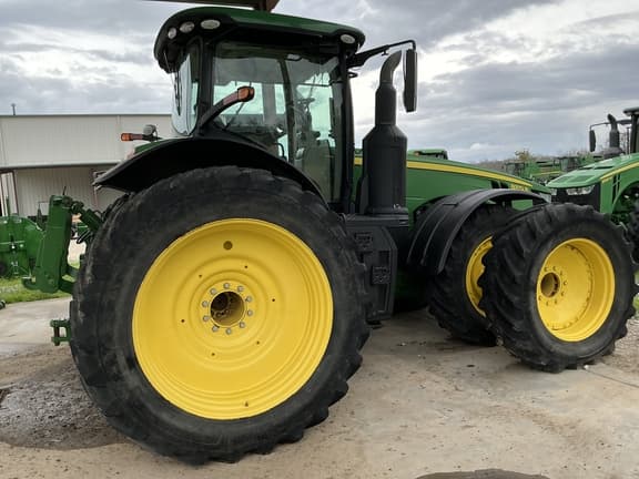 Image of John Deere 8370R equipment image 3