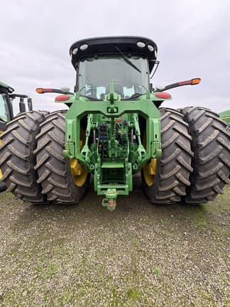 Image of John Deere 8370R equipment image 1