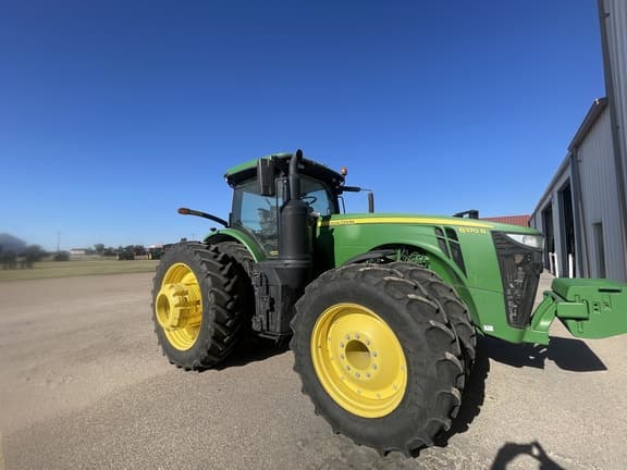 Image of John Deere 8370R equipment image 1
