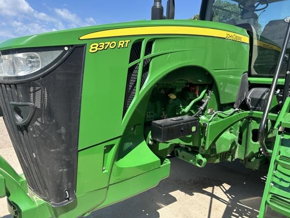 Image of John Deere 8370RT equipment image 1