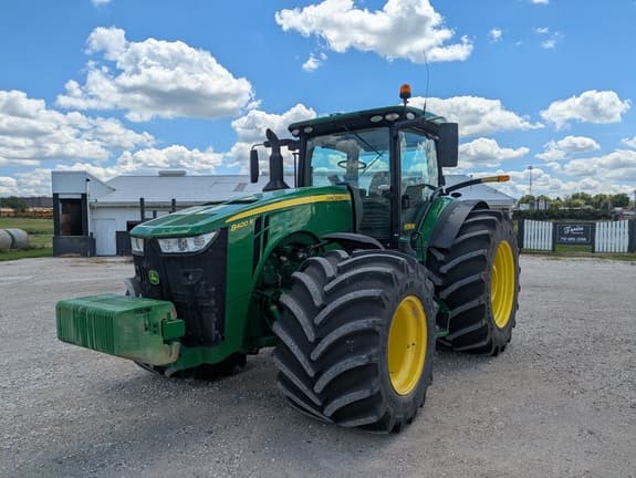Image of John Deere 8400R equipment image 1