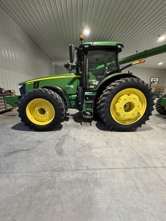 Image of John Deere 8400R equipment image 1