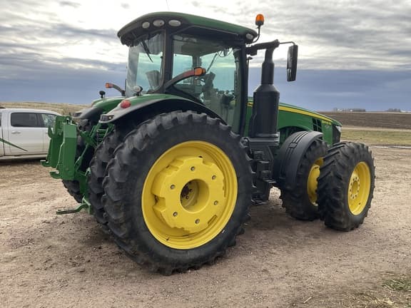 Image of John Deere 8400R equipment image 4
