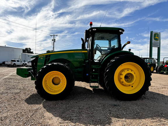 Image of John Deere 8400R equipment image 1