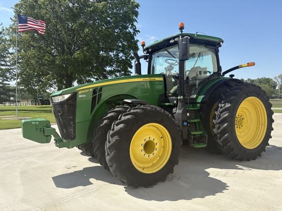 Image of John Deere 8400R equipment image 1