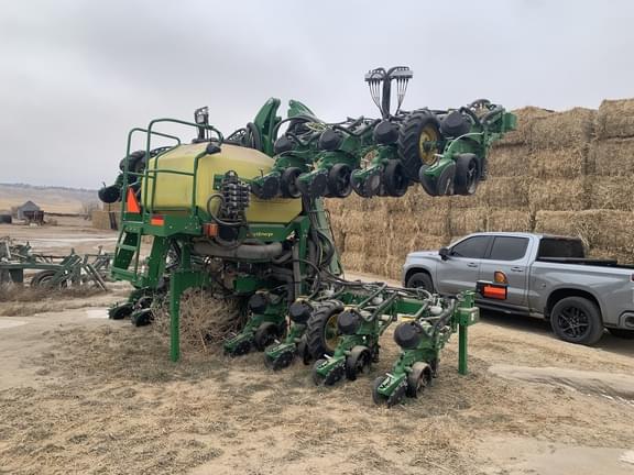 Image of John Deere DR16X equipment image 1