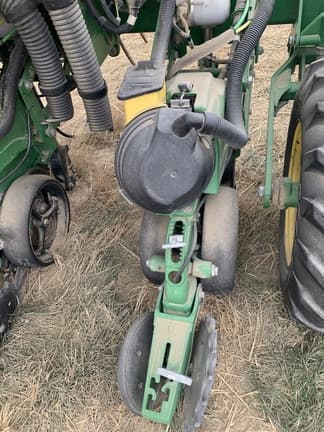 Image of John Deere DR16X equipment image 3