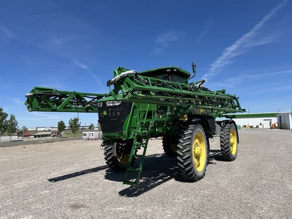 Image of John Deere R4038 equipment image 1