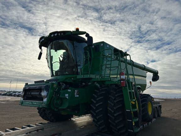 Image of John Deere S770 equipment image 2